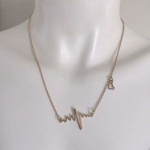 Necklace gold tone